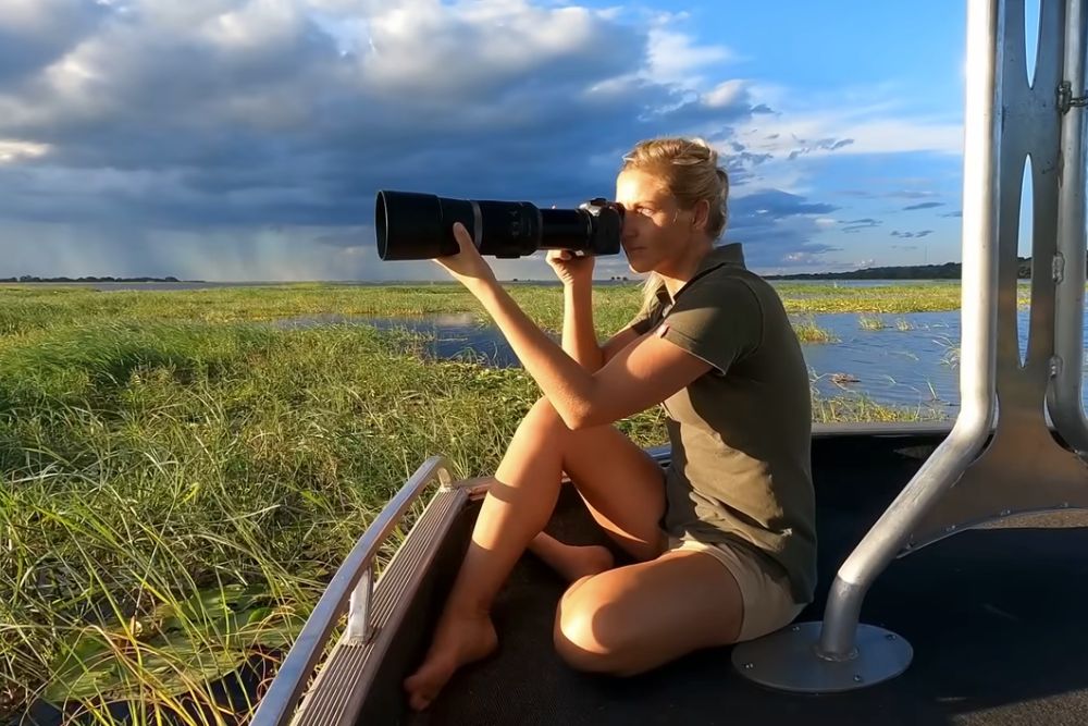 Sabine boldly showcases the Canon RF600mm and RF800mm lenses as reliable companions for wildlife enthusiasts.
