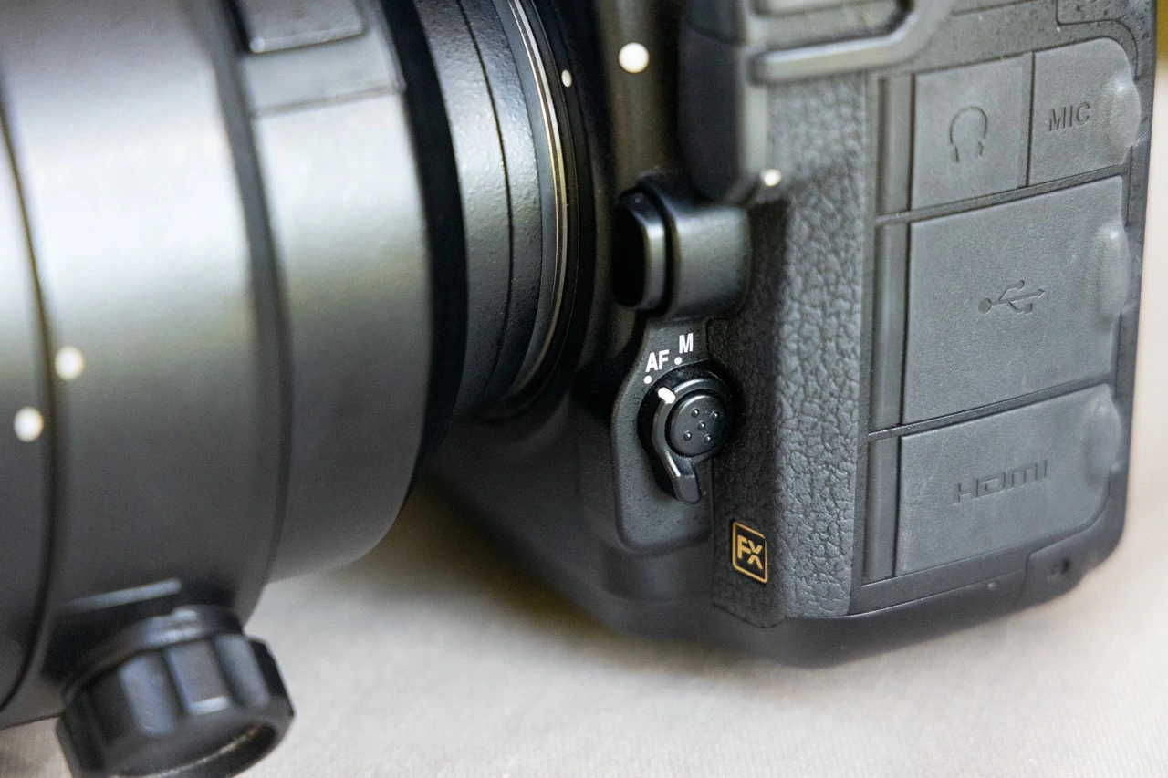 Auto Focus / Manual Focus Button on Camera