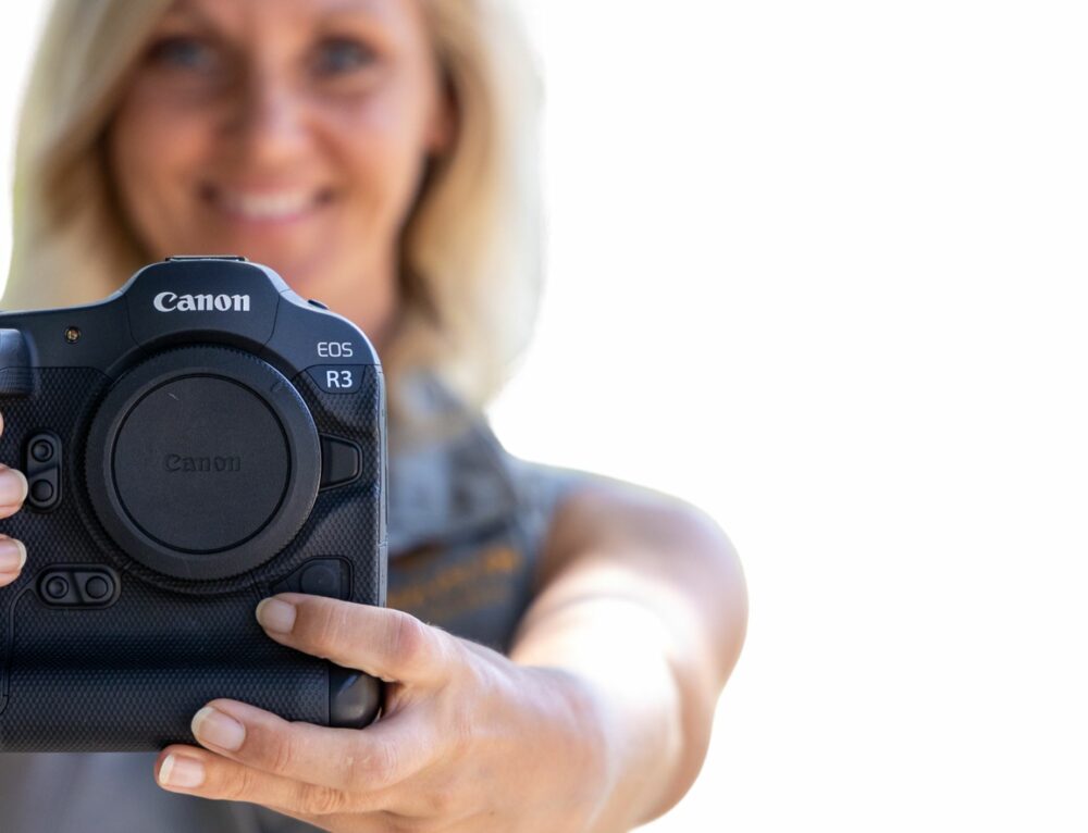 Canon R10 for wildlife photography Pangolin Photo Safaris