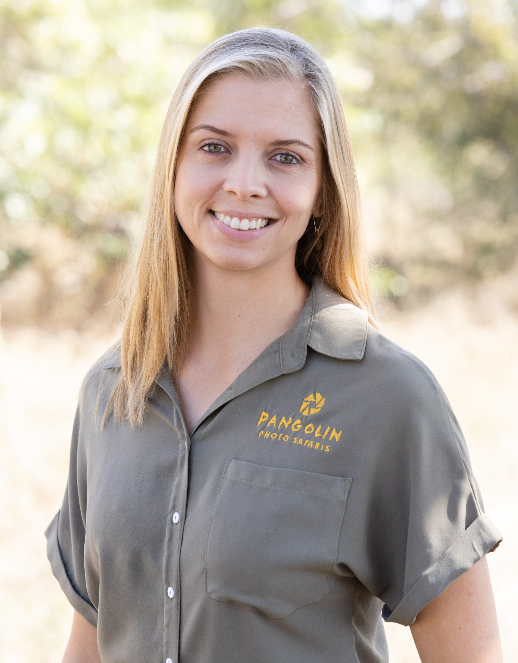 Danielle Carstens - Wildlife Photographer | Pangolin Photo Host